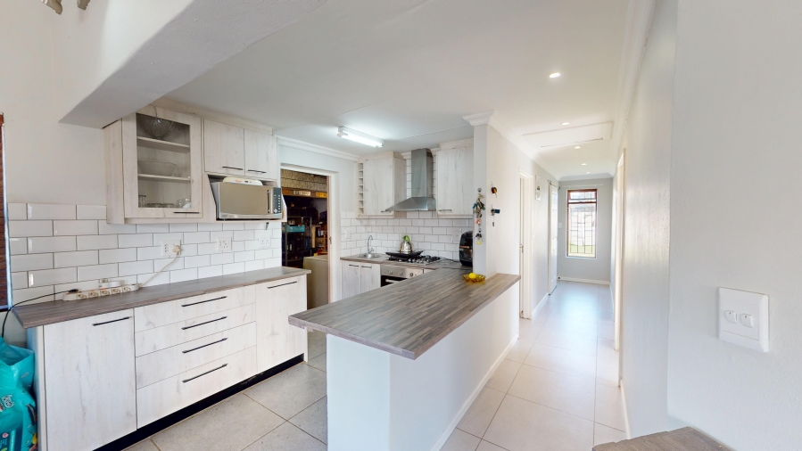 2 Bedroom Property for Sale in Admirals Park Western Cape